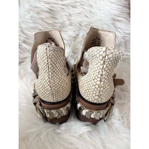 NWT FREEBIRD BY STEVEN Blade Leather Booties White Croc 9 - Picture 7 of 12